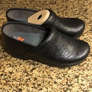 NEW! Dansko Black Floral US 9.5-10 Restaurant Mgr